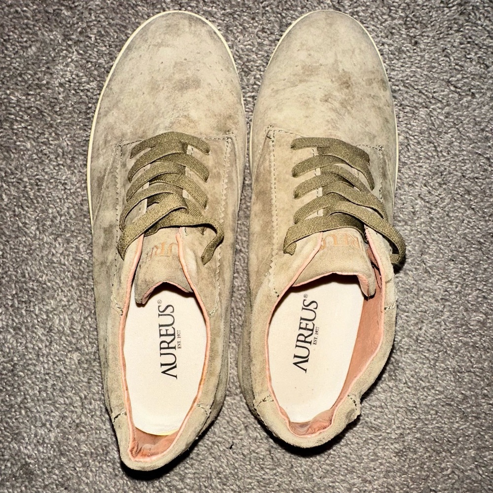⚡️suade Aureus insignia low casual shoes, size 7.5⚡️